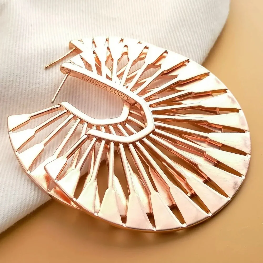 🔥🔥 Authentic The Deanne Set Necklace and Hoop Earrings Set in Rose Gold